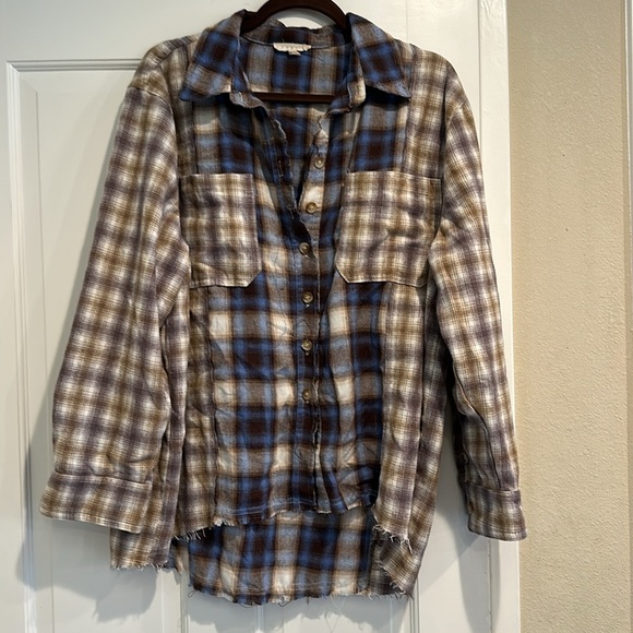 Vici two tone plaid button down - Picture 4 of 5